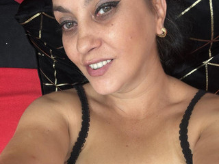 Black dress, dirty thoughts, and a wild mood 💦