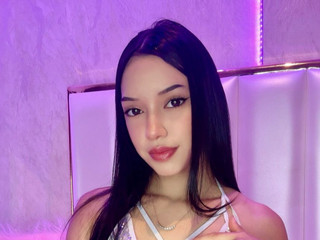 My skin, your temptation 💋