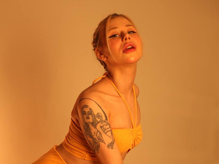 Playfull Aurora in the kitchen