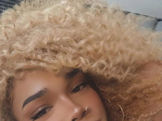 Glances that tempt you, but don’t promise a thing