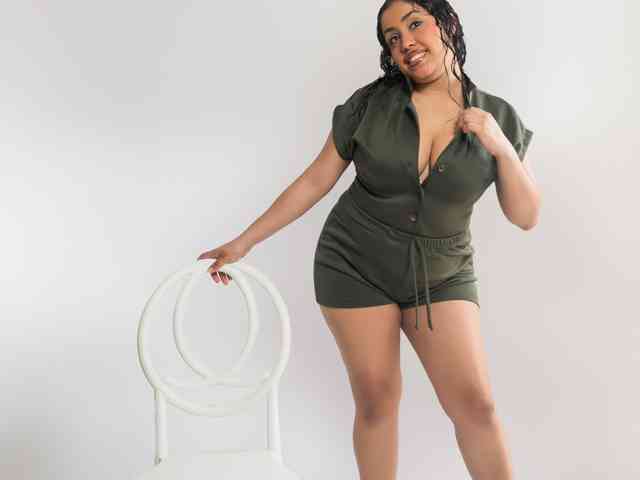 cristal-horny19