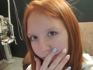 Showing off my new manicure!
