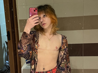 More bathroom selfies