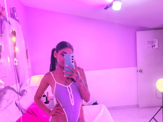 Purple lingerie, dangerous attitude 💜😈