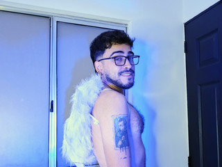 an angel who is looking for your bed 😇🤍