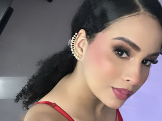 If u keep looking like this, I'm going to blush 😙