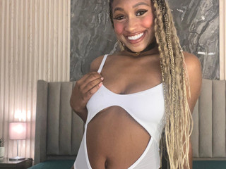 The white makes my buttocks look bigger.🤍