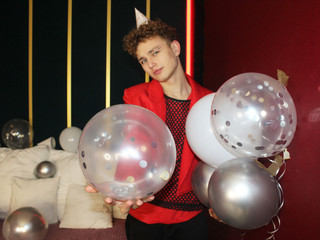 It was my birthday stream 🎂🎁🎈