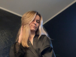 Hot bath , wanna join me ? 💕😋