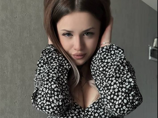 ╰((*´︶`*)╯♡