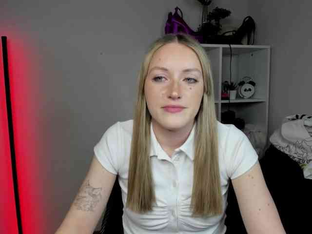 EvelynBlond26