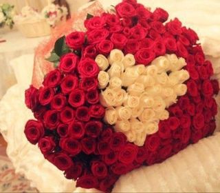 A huge bouquet of roses))) 