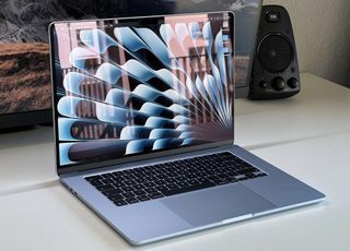 MacBook Air 2025 with M4 processor.