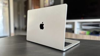 MacBook Pro 14 m4, 10-Core, 16GB RAM, 1TB SSD, Space Black 2700$