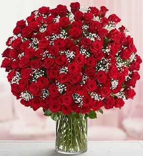 Big bouquet of red roses
