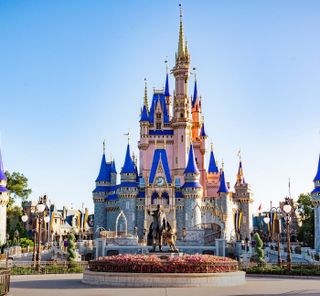 GET TO KNOW DISNEYLAND