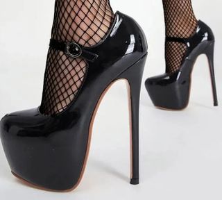 Heels for Mia 1600 tokens