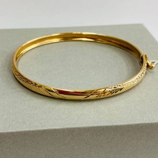 gold bracelet